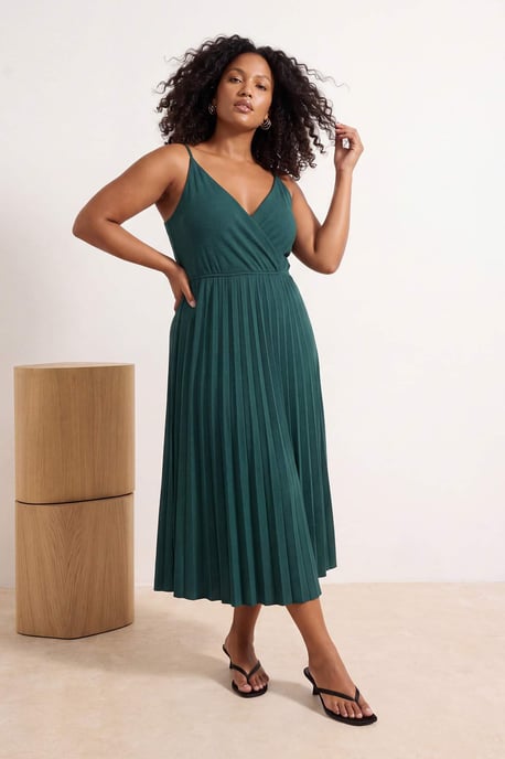 Trendyol Curve Damen Grün Einfarbig Midi Ärmellos Casual A-Linie Große Größen Kleid - Image 1