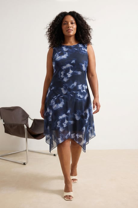 Trendyol Curve Curve Midikleid, ärmellos, geblümt, A-Linie, große Größen, Casual - Blau - Image 4