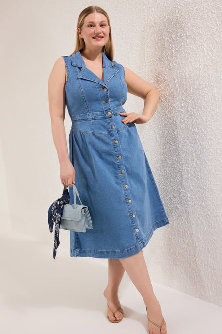 Trendyol Curve Curve Damen einfarbiges, ärmelloses Midi A-Linien Kleid, große Größen - Blau - Image 1