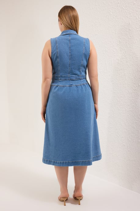 Trendyol Curve Curve Damen einfarbiges, ärmelloses Midi A-Linien Kleid, große Größen - Blau - Image 3