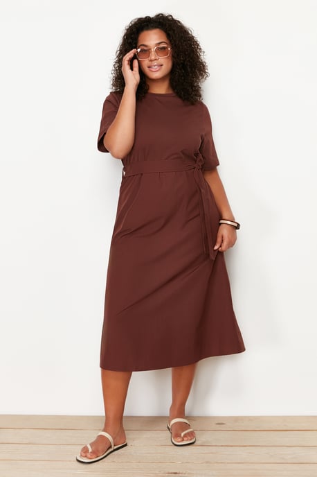 Trendyol Curve Damen Braun Einfarbig Midi Kurz Casual A-Linie Große Größen Kleid - Image 1