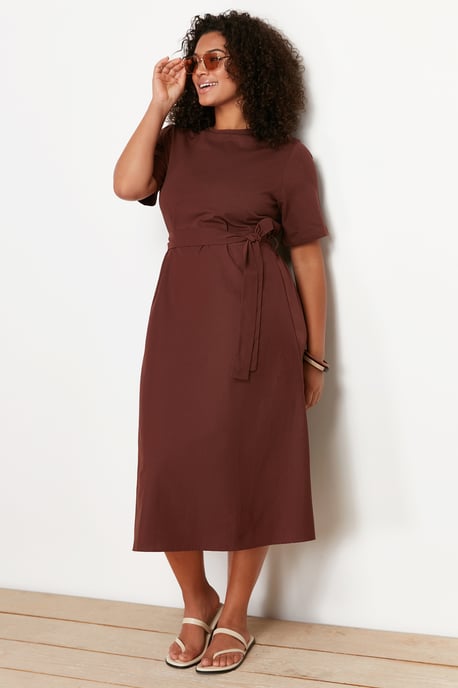 Trendyol Curve Damen Braun Einfarbig Midi Kurz Casual A-Linie Große Größen Kleid - Image 2