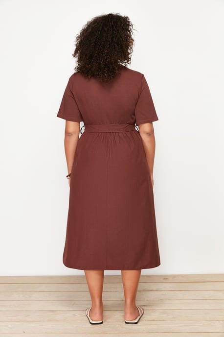 Trendyol Curve Damen Braun Einfarbig Midi Kurz Casual A-Linie Große Größen Kleid - Image 4