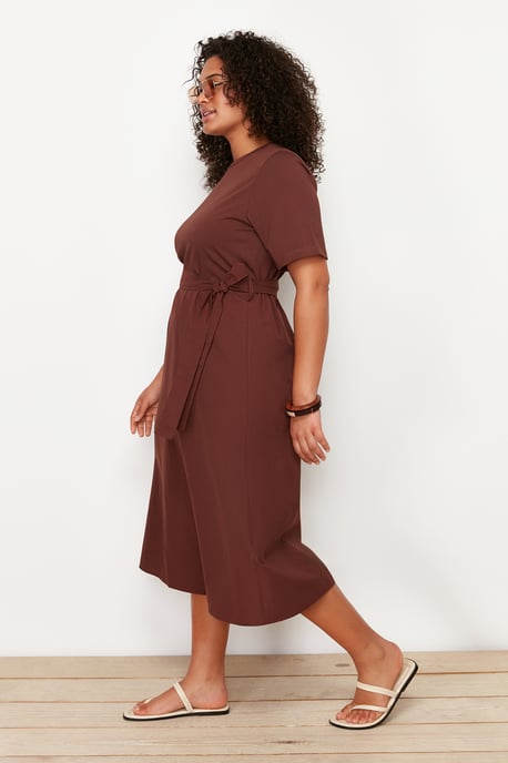 Trendyol Curve Damen Braun Einfarbig Midi Kurz Casual A-Linie Große Größen Kleid - Image 6
