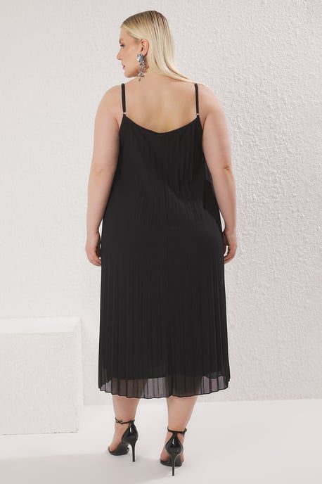 Trendyol Curve Damen Schwarz Einfarbig Midi Ärmellos Casual A-Linie Große Größen Kleid - Image 3