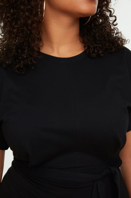 Trendyol Curve Damen Schwarz Einfarbig Midi Kurz Casual Gerade Große Größen Kleid - Image 3
