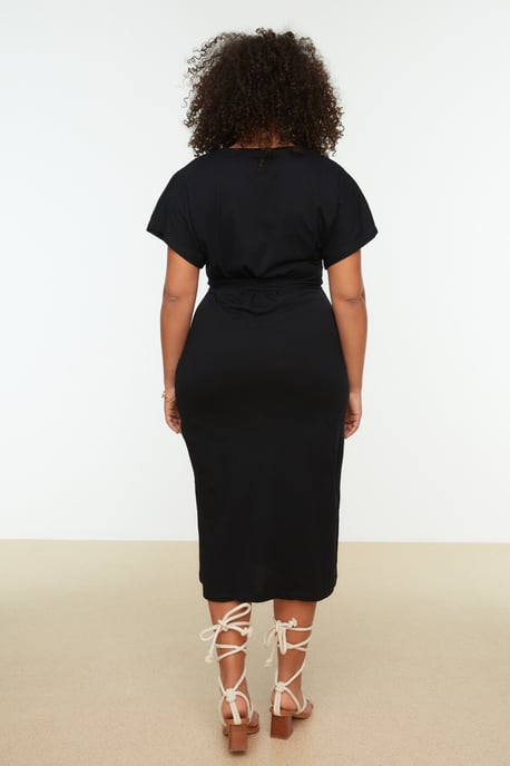 Trendyol Curve Damen Schwarz Einfarbig Midi Kurz Casual Gerade Große Größen Kleid - Image 4