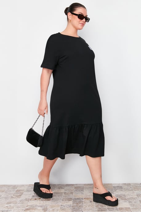 Trendyol Curve Damen Schwarz Slogan Midi Kurz Casual Gerade Große Größen Kleid - Image 6