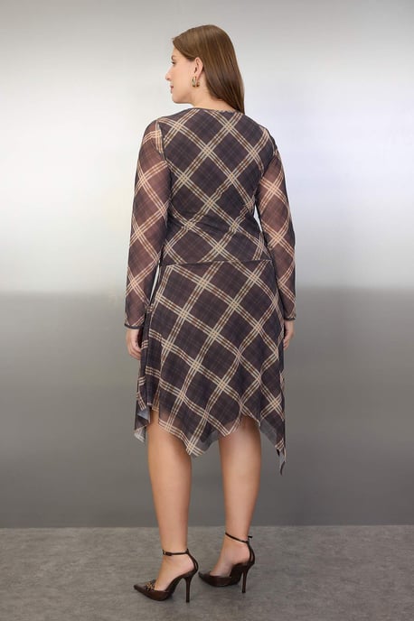 Trendyol Curve Damen Braun Geblümt Midi Lang Casual Asymmetrisch Große Größen Kleid - Image 4
