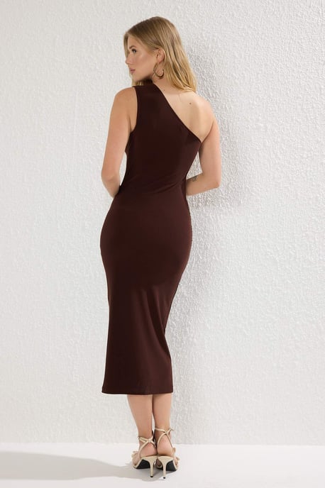 TRENDYOLMİLLA Damen Braun Einfarbig Midi Ärmellos Casual Bodycon Kleider - Image 3