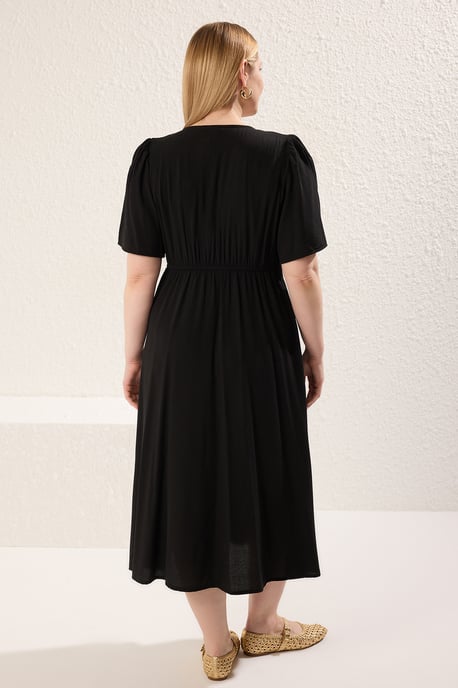 Trendyol Curve Damen Schwarz Einfarbig Midi Kurz Casual A-Linie Große Größen Kleid - Image 4