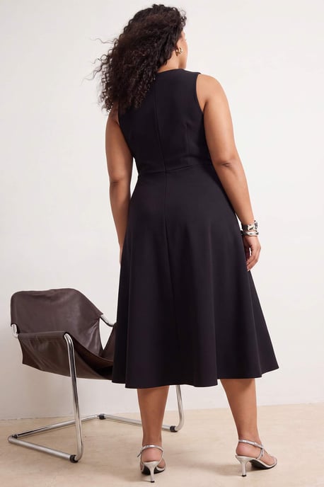 Trendyol Curve Damen Schwarz Einfarbig Midi Ärmellos Elegant/Abend A-Linie Große Größen Kleid - Image 3
