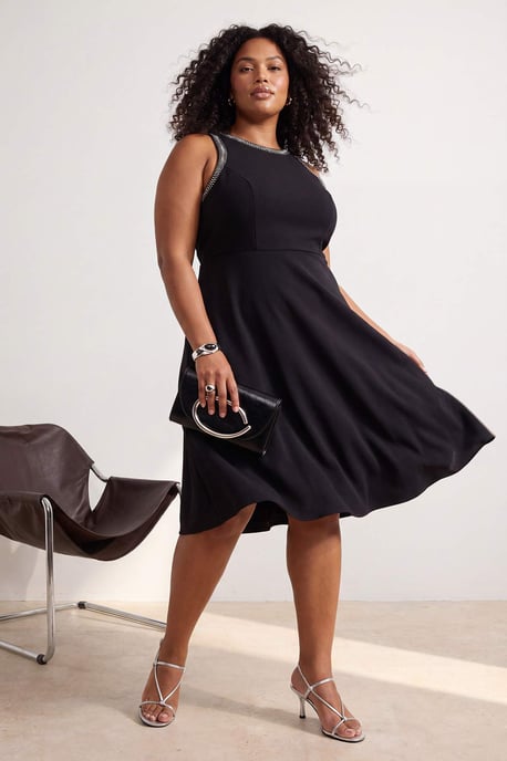 Trendyol Curve Damen Schwarz Einfarbig Midi Ärmellos Elegant/Abend A-Linie Große Größen Kleid - Image 6