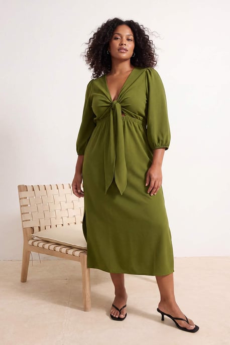 Trendyol Curve Damen Grün Einfarbig Midi 3/4-Arm Casual A-Linie Große Größen Kleid - Image 1