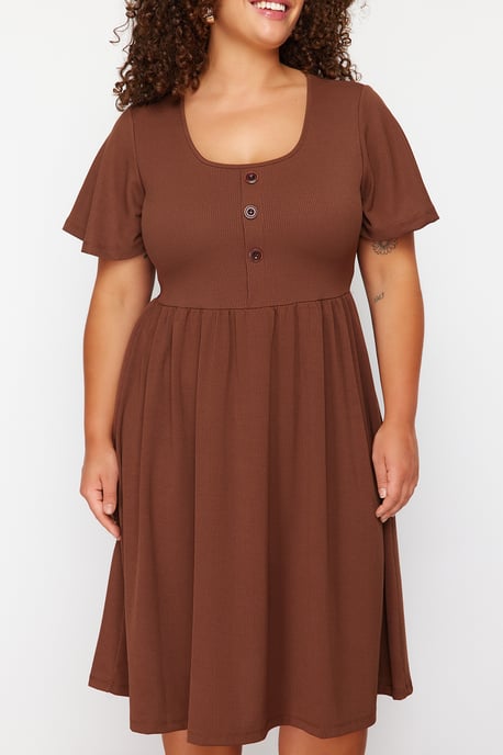 Trendyol Curve Midikleid, A-Linie, kurz, casual, große Größen - Braun - Image 2
