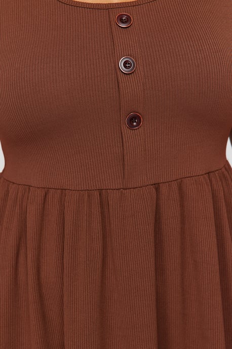 Trendyol Curve Midikleid, A-Linie, kurz, casual, große Größen - Braun - Image 3