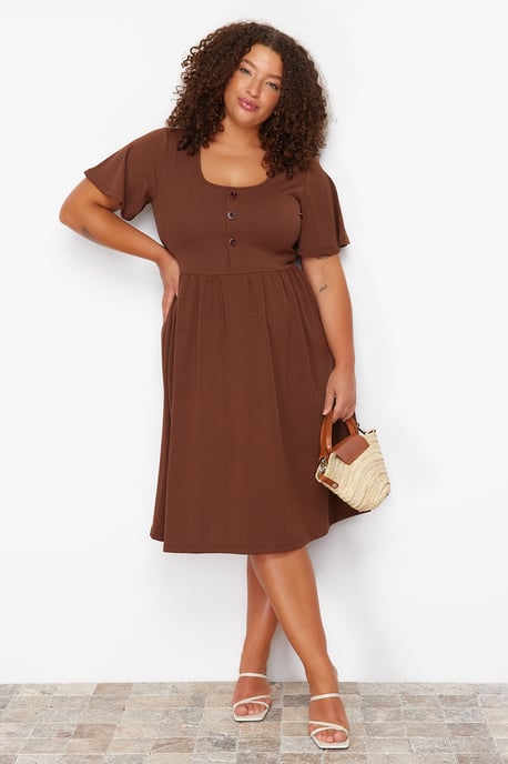 Trendyol Curve Midikleid, A-Linie, kurz, casual, große Größen - Braun - Image 6