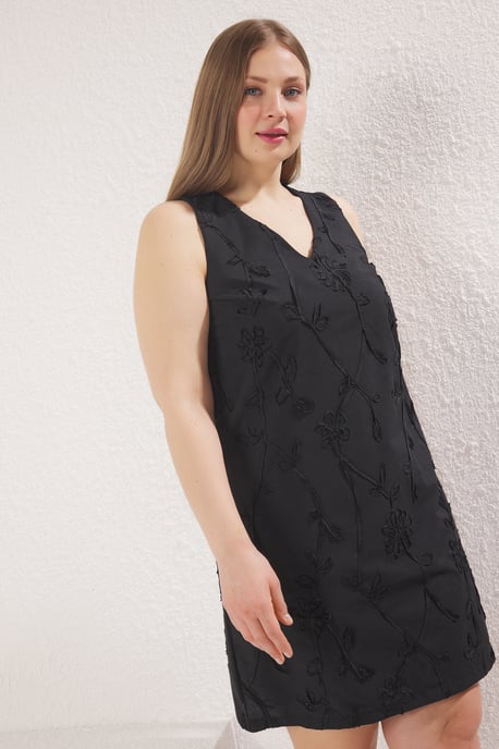 Trendyol Curve Damen Schwarz Einfarbig Kurz / Mini Ärmellos Cocktail Gerade Große Größen Kleid - Image 6