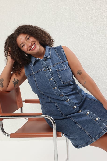 Trendyol Curve Damen Blau Einfarbig Kurz / Mini Ärmellos Casual Gerade Große Größen Kleid - Image 1