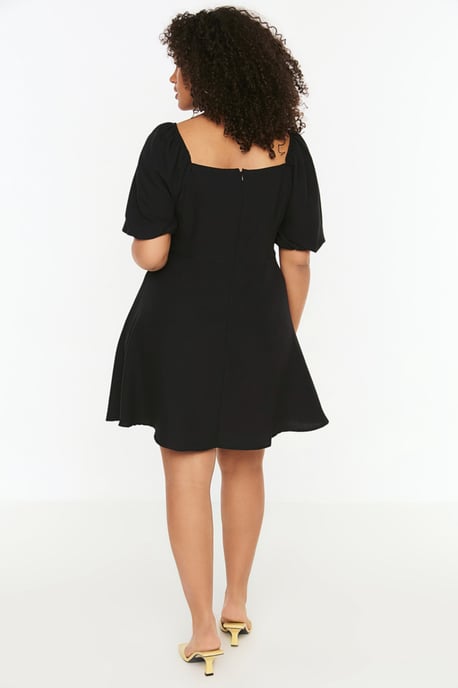 Trendyol Curve Damen Schwarz Einfarbig Kurz / Mini Kurz Casual A-Linie Große Größen Kleid - Image 4