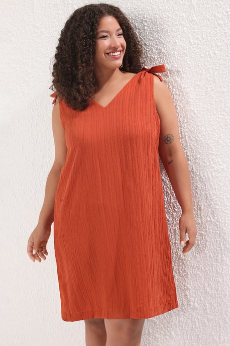 Trendyol Curve Damen Rot Einfarbig Kurz / Mini Ärmellos Strandmode Gerade Große Größen Kleid - Image 6