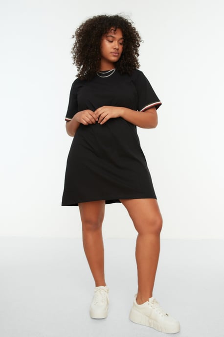 Trendyol Curve Damen Schwarz Einfarbig Kurz / Mini Kurz Casual Gerade Große Größen Kleid - Image 2