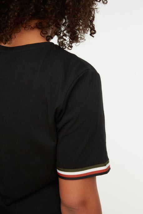 Trendyol Curve Damen Schwarz Einfarbig Kurz / Mini Kurz Casual Gerade Große Größen Kleid - Image 3