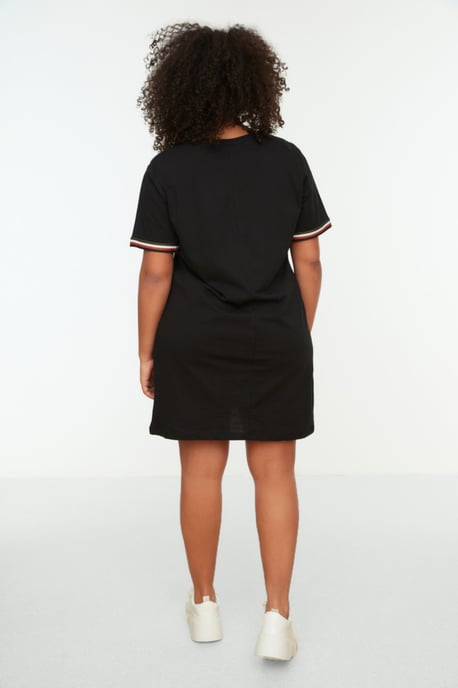 Trendyol Curve Damen Schwarz Einfarbig Kurz / Mini Kurz Casual Gerade Große Größen Kleid - Image 4