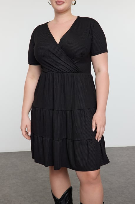Trendyol Curve Damen Schwarz Geblümt Kurz / Mini Kurz Casual Skater Große Größen Kleid - Image 2