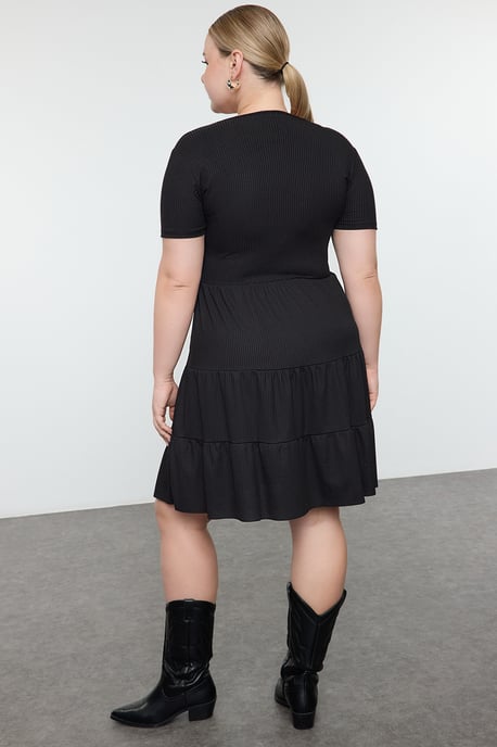 Trendyol Curve Damen Schwarz Geblümt Kurz / Mini Kurz Casual Skater Große Größen Kleid - Image 4