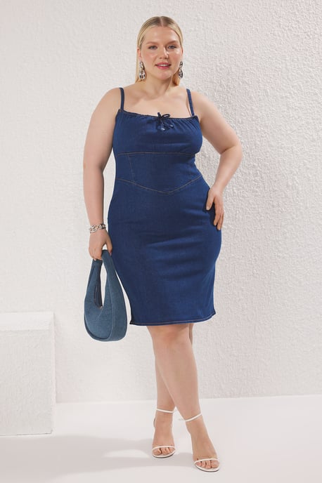 Trendyol Curve Damen Blau Einfarbig Kurz / Mini Ärmellos Casual A-Linie Große Größen Kleid - Image 1