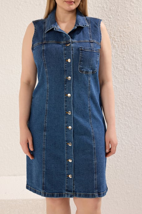 Trendyol Curve Damen Blau Einfarbig Kurz / Mini Ärmellos Casual Gerade Große Größen Kleid - Image 2