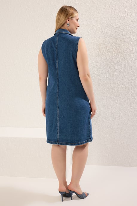 Trendyol Curve Damen Blau Einfarbig Kurz / Mini Ärmellos Casual Gerade Große Größen Kleid - Image 4