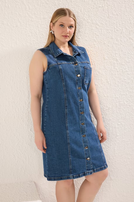 Trendyol Curve Damen Blau Einfarbig Kurz / Mini Ärmellos Casual Gerade Große Größen Kleid - Image 6