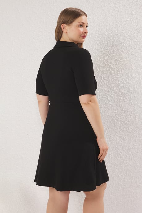 Trendyol Curve Damen Schwarz Einfarbig Kurz / Mini Kurz Casual Skater Große Größen Kleid - Image 3