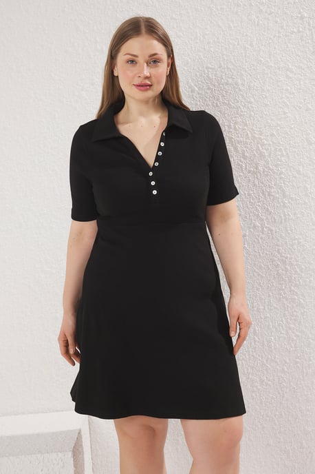 Trendyol Curve Damen Schwarz Einfarbig Kurz / Mini Kurz Casual Skater Große Größen Kleid - Image 4