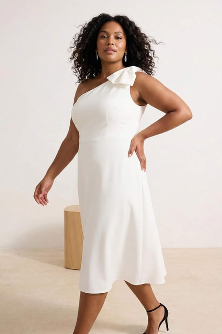 Trendyol Curve Damen Ecru Einfarbig Maxi Ärmellos Elegant/Abend Bodycon Große Größen Kleid - Image 2