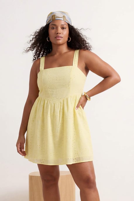 Trendyol Curve Damen Gelb Einfarbig Maxi Ärmellos Casual A-Linie Große Größen Kleid - Image 1