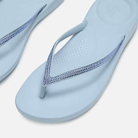 FitFlop Iqushion Sparkle Damen Flip-Flops in Wolkenblau - Image 3