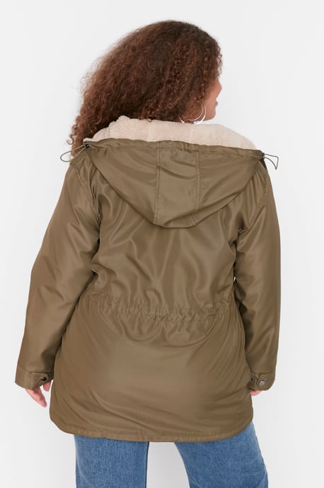 Trendyol Curve Damen Khaki Einfarbig Lang Regular Fit Große Größen Mäntel - Image 4