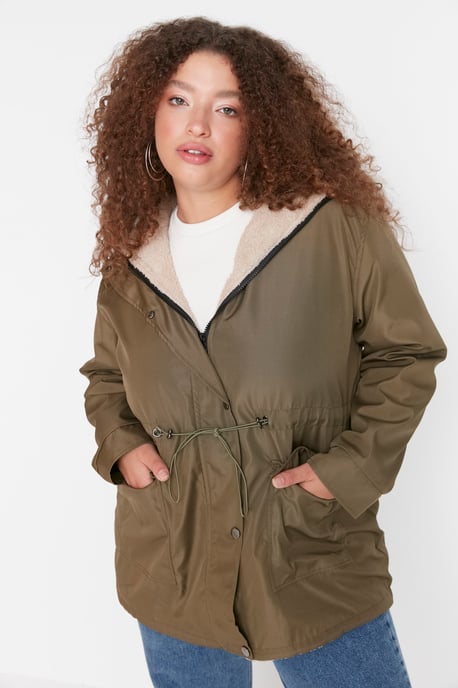 Trendyol Curve Damen Khaki Einfarbig Lang Regular Fit Große Größen Mäntel - Image 5
