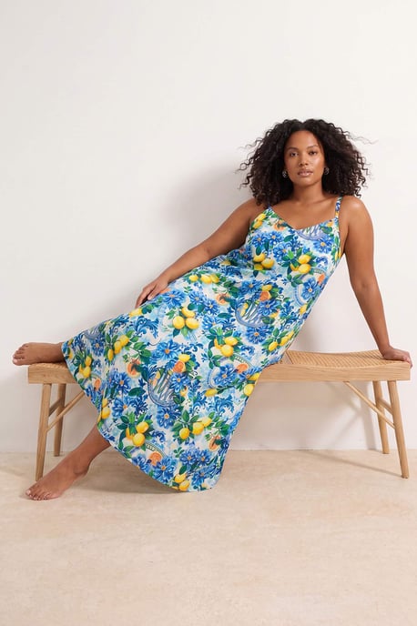 Trendyol Curve Damen Mehrfarbig Einfarbig Maxi Ärmellos Strandmode A-Linie Große Größen Kleid - Image 1