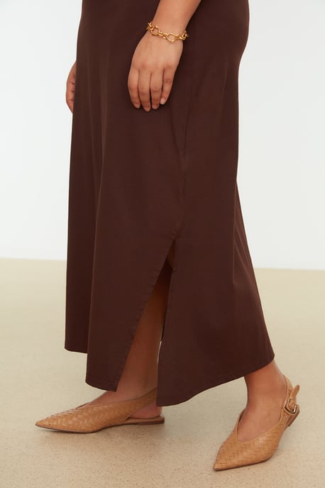 Trendyol Curve Damen Braun Einfarbig Maxi Ärmellos Casual Gerade Große Größen Kleid - Image 3