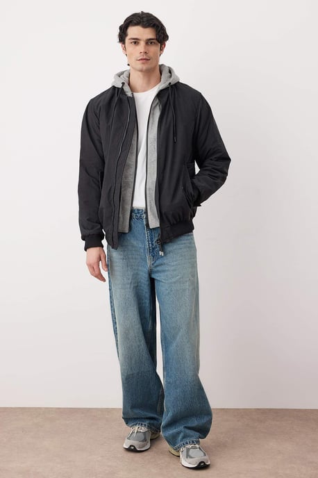 TRENDYOL MAN Herren Schwarz Einfarbig Lang Regular Fit Winter Jacken - Image 1