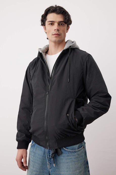 TRENDYOL MAN Herren Schwarz Einfarbig Lang Regular Fit Winter Jacken - Image 2