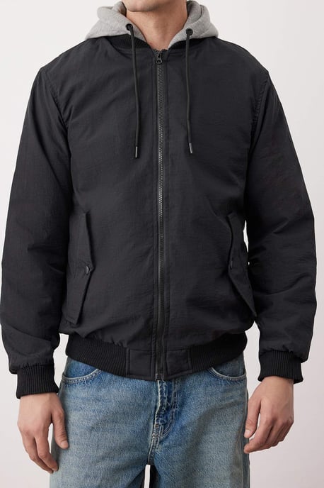 TRENDYOL MAN Herren Schwarz Einfarbig Lang Regular Fit Winter Jacken - Image 4