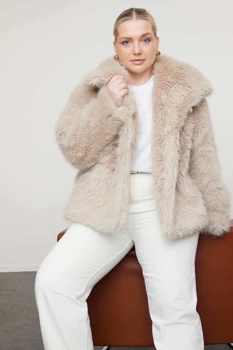 Trendyol Curve Damen Beige Einfarbig Lang Regular Fit Große Größen Mäntel - Image 1