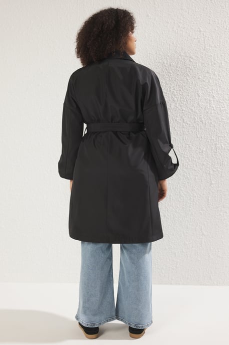 Trendyol Curve Damen Schwarz Einfarbig Oversize Große Größen Trenchcoats - Image 4
