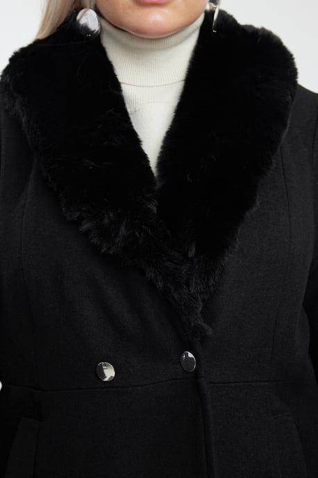 Trendyol Curve Damen Schwarz Einfarbig Lang Regular Fit Große Größen Mäntel - Image 3