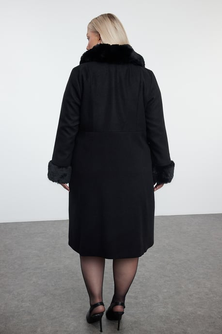 Trendyol Curve Damen Schwarz Einfarbig Lang Regular Fit Große Größen Mäntel - Image 4